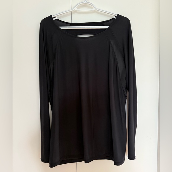 Long-Sleeved + Lightweight Black Mesh Tee: Lululemon - Picture 5 of 14